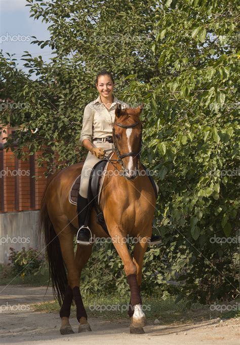 caballo folla mujer